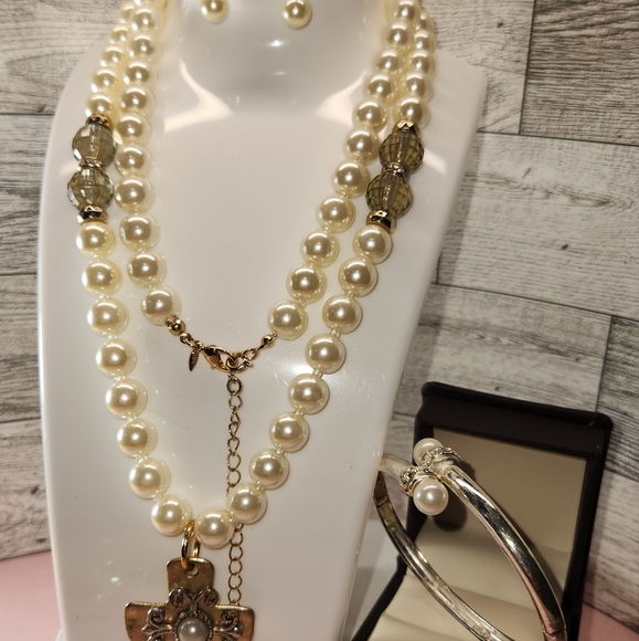 #2092, SIGNED AVON,(jjh) 1965's NECKLACE, BRACELET, EARRINGS, FAUX PEARLS SET, 3 - Picture 12 of 12